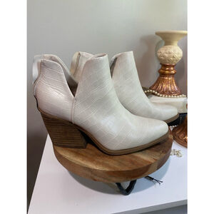 Boots Michael Shannon